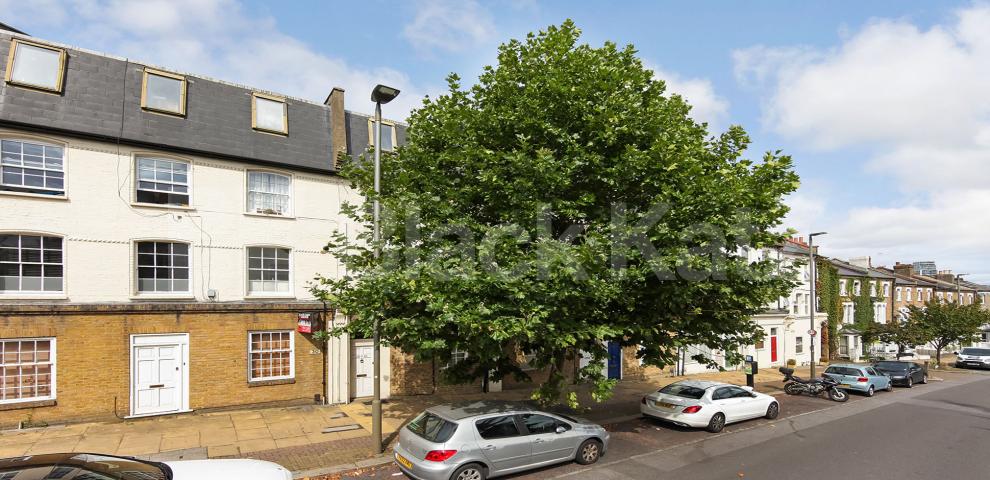 			LET , 4 Bedroom, 1 bath, 1 reception Apartment			 Merton Road, East Putney/Wandsworth Town